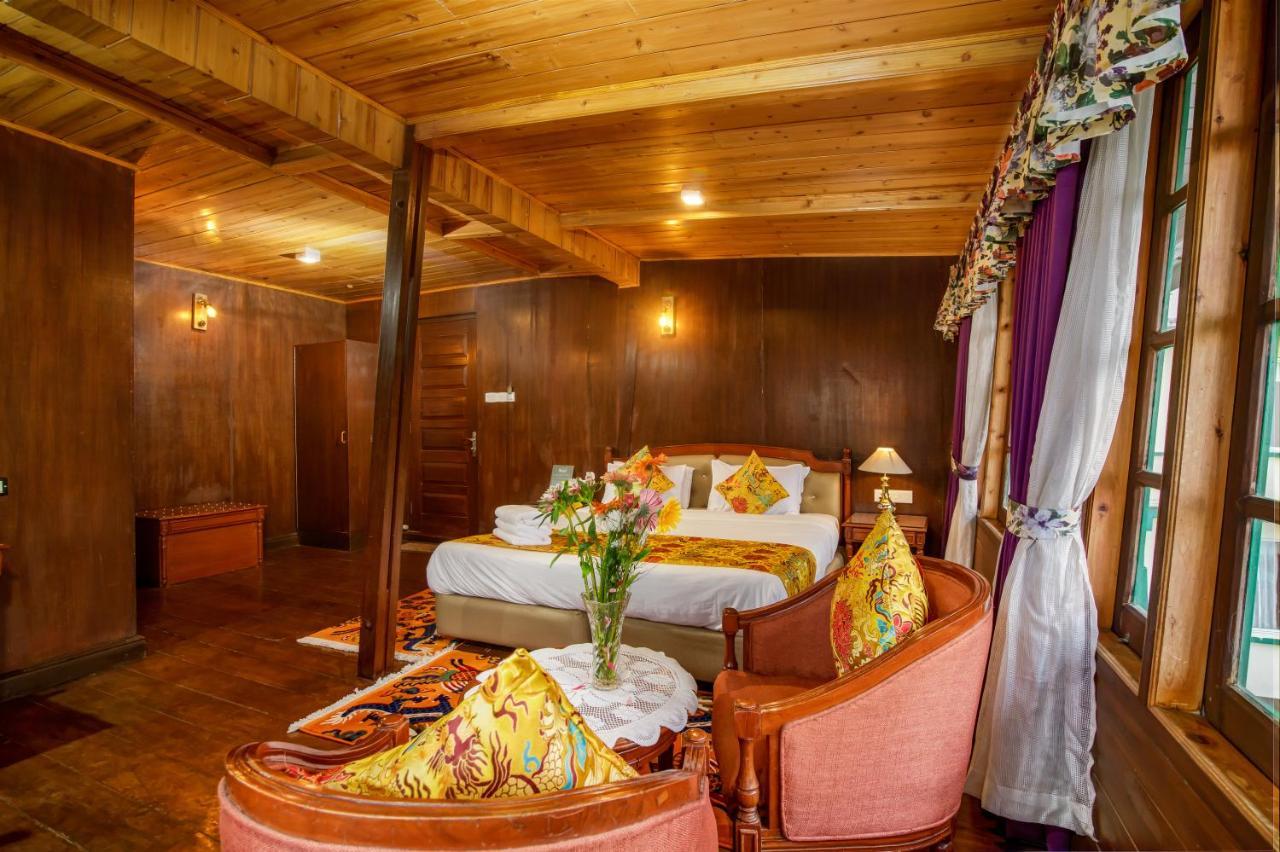 Muscatel Himalayan Resort - 400 Mts From Mall Road ダージリン エクステリア 写真