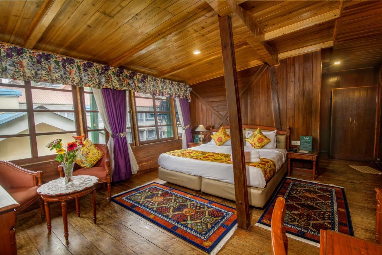 Muscatel Himalayan Resort - 400 Mts From Mall Road ダージリン エクステリア 写真