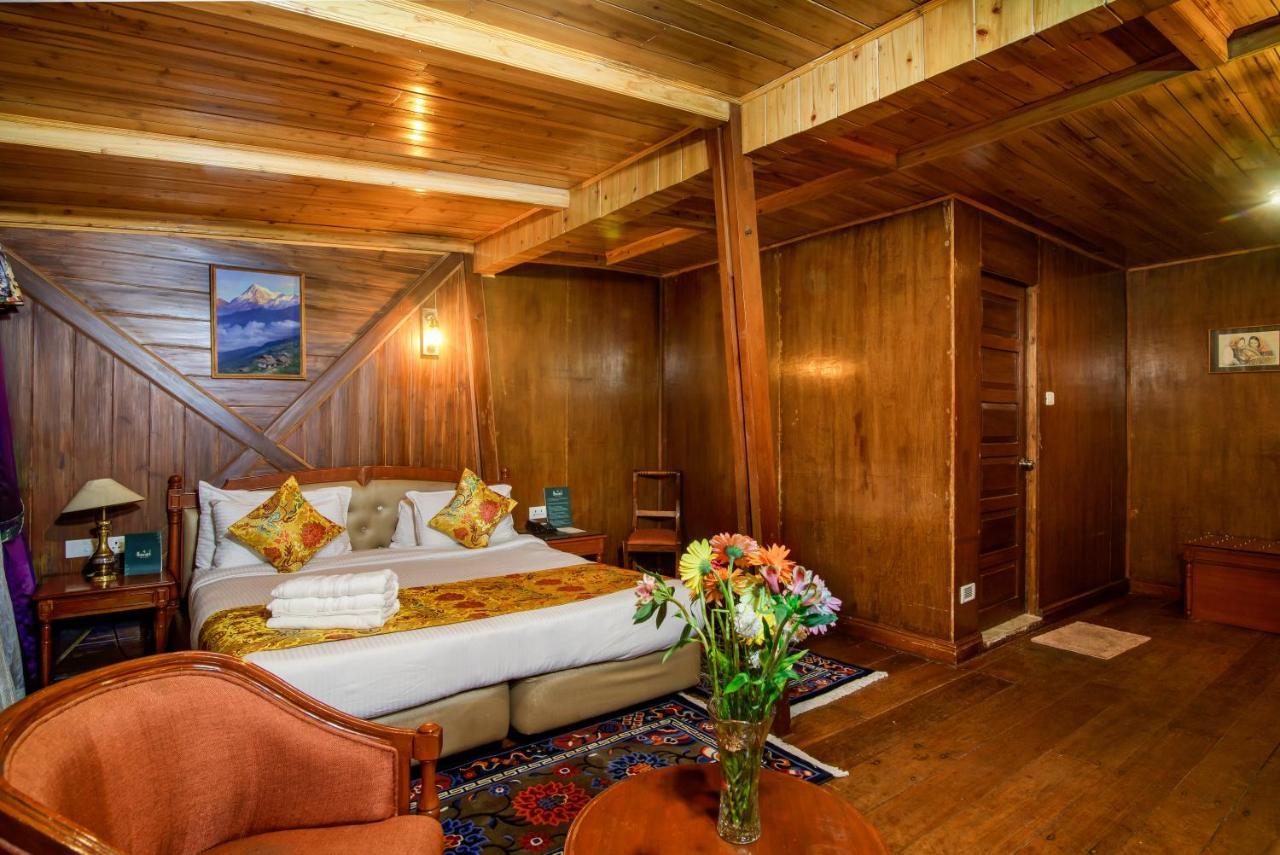 Muscatel Himalayan Resort - 400 Mts From Mall Road ダージリン エクステリア 写真