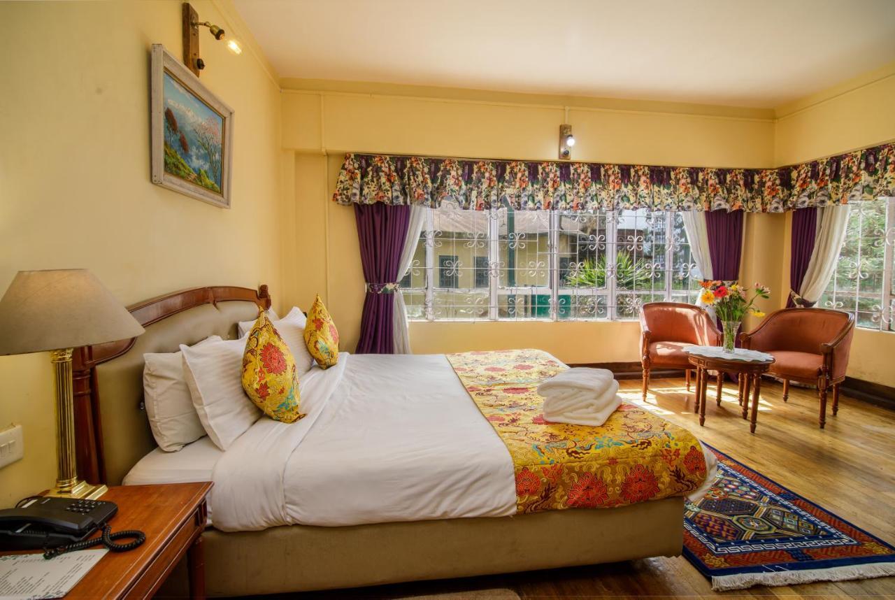 Muscatel Himalayan Resort - 400 Mts From Mall Road ダージリン エクステリア 写真