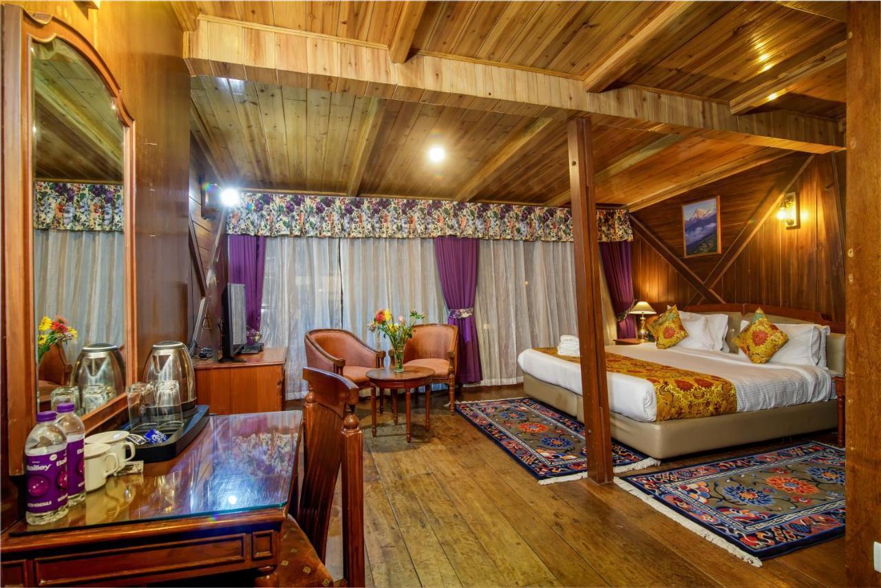 Muscatel Himalayan Resort - 400 Mts From Mall Road ダージリン エクステリア 写真